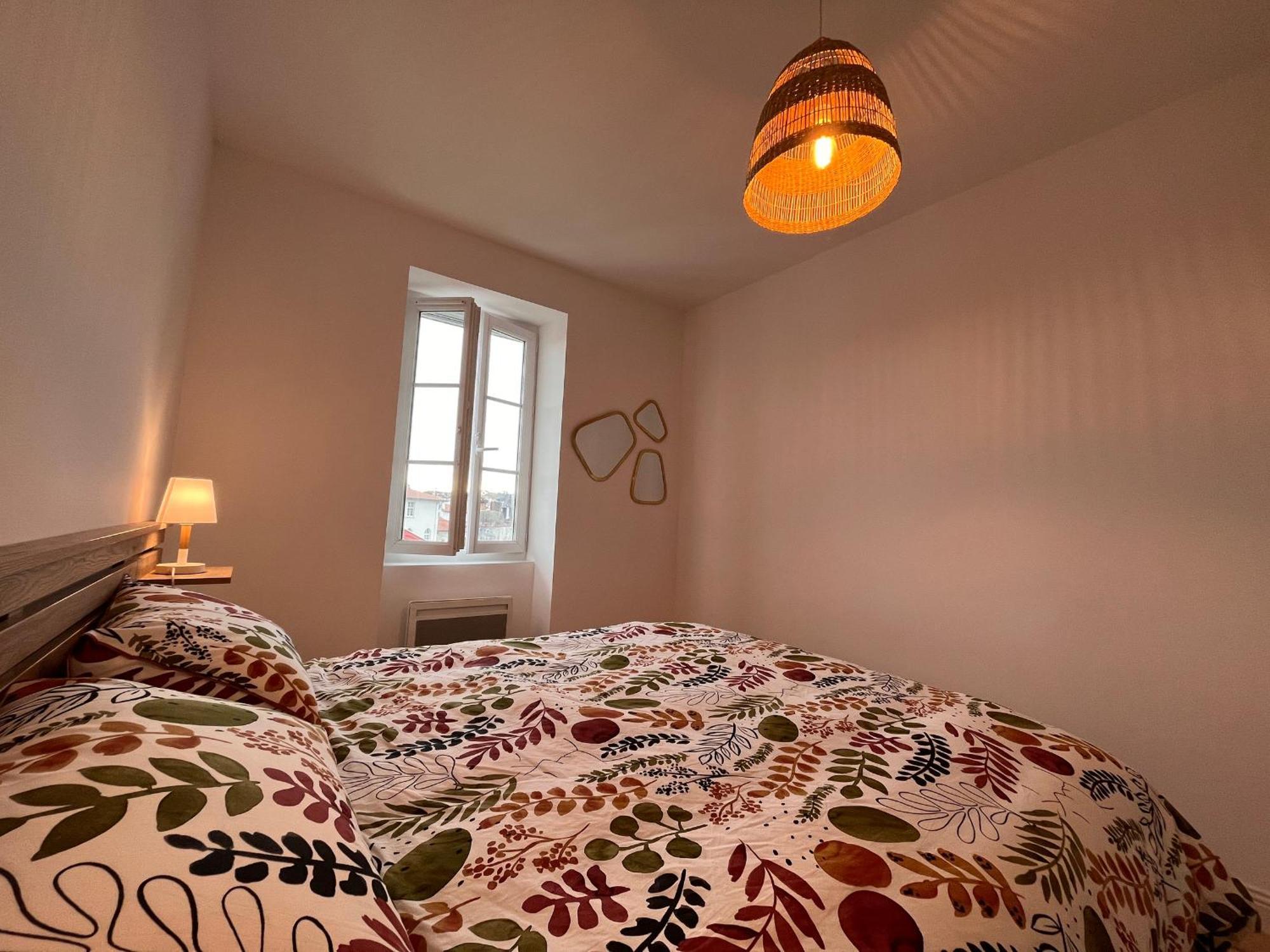 סן-ז'אן-דה-לוז Appartement Lumineux 3 Pieces Pres Des Halles Et De La Plage, Wifi, Clim, Parkings Proches - Fr-1-239-910 מראה חיצוני תמונה